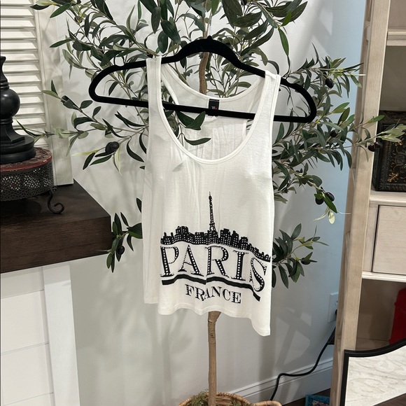 Jennifer Lopez White Paris Graphic Tank Top - Picture 1 of 1